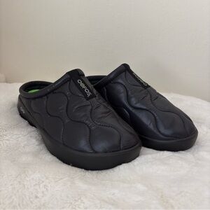 OOFOS Women’s OOCOOZIE Thermo Mule Primaloft Slipper in Black Size W9 Recovery